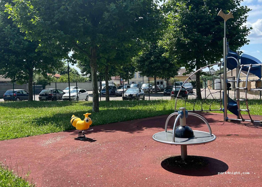 (38110) La Tour-du-Pin - Rue des Bains — foto 3