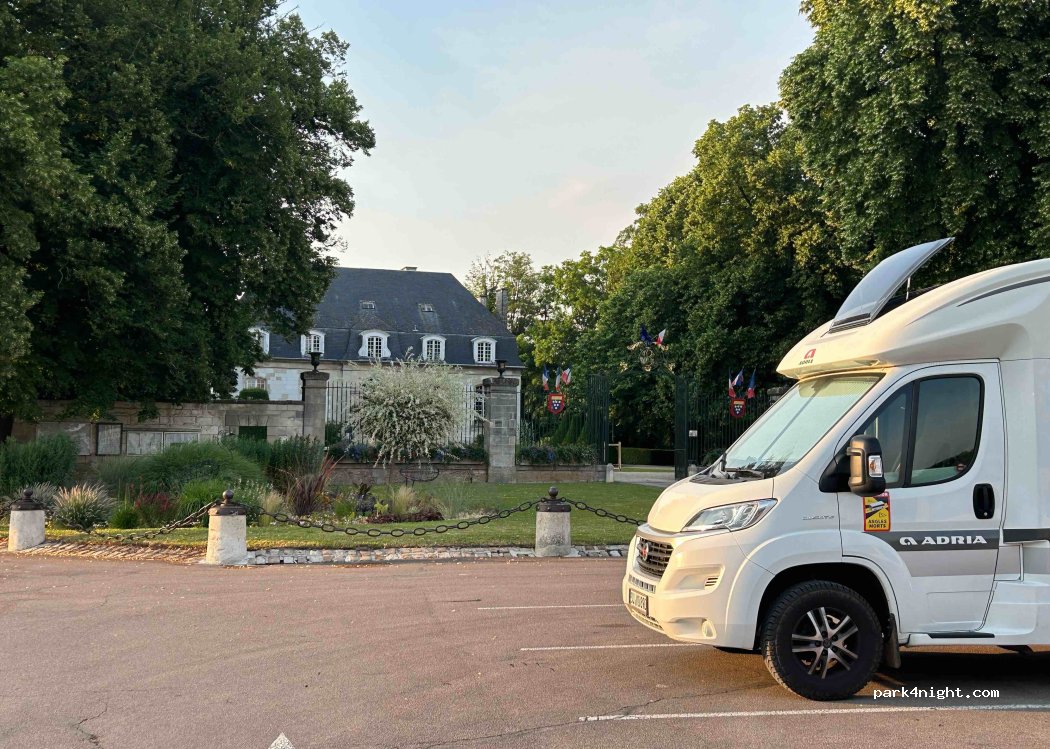 (10700) Arcis-sur-Aube - 15 Place des Héros d'Arcis — foto 3