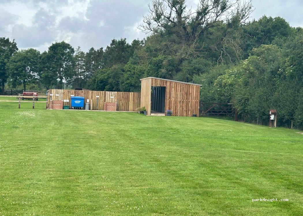 Weirside Caravan Site — foto