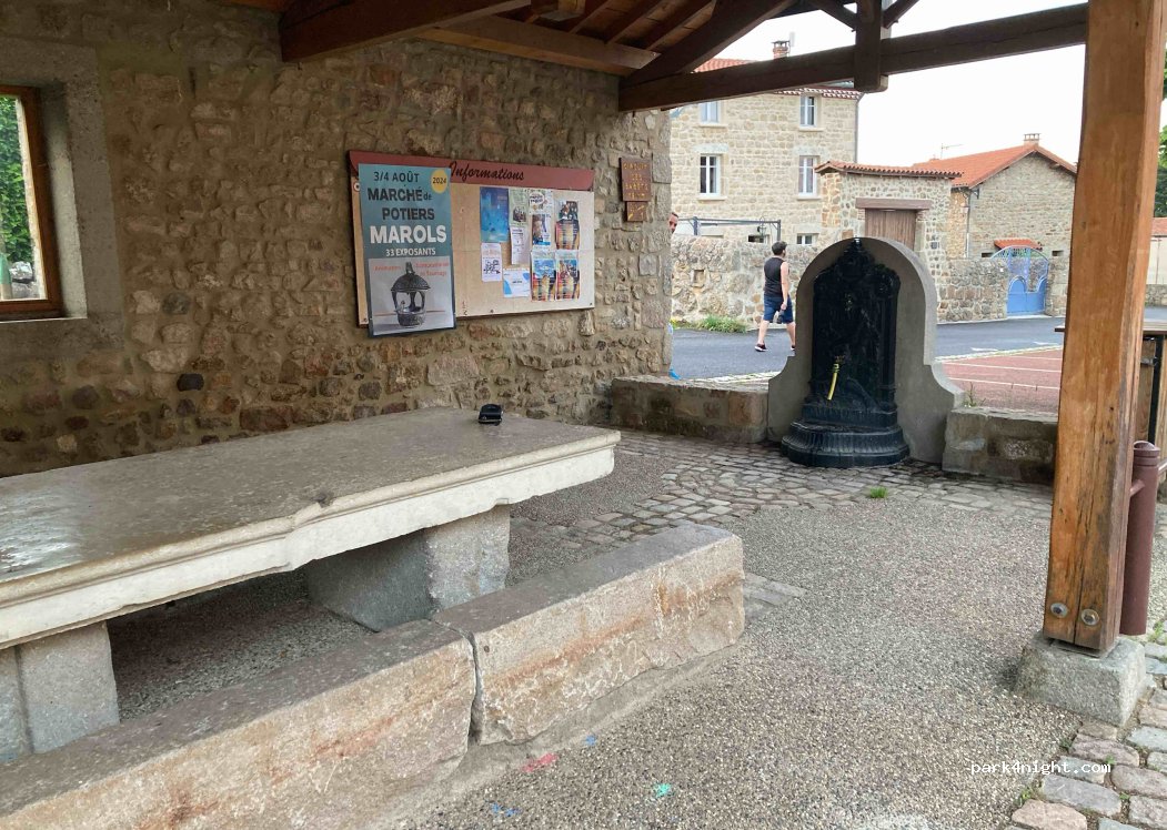 (42560) Marols - 5 Place de la Mairie — foto