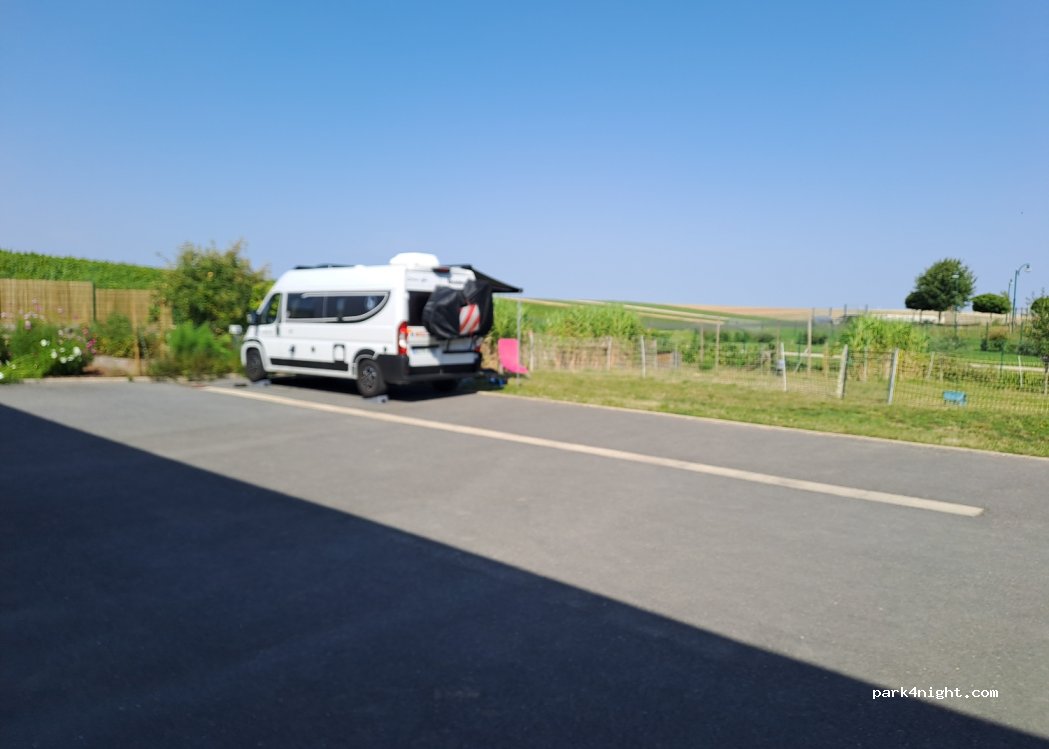 Christine et Paul vous accueillent au coeur du vignoble champenois. — foto 5