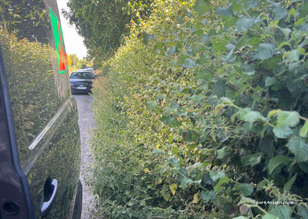 (UB9 4HD) Denham - 41 Southlands Road — foto
