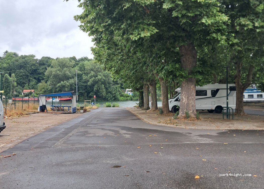 (77430) Champagne-sur-Seine - 7 Stade Paul Hebras — foto 3