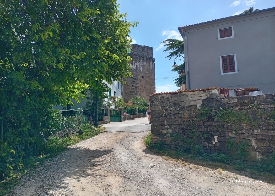 (52460) Buje - 17 Ulica Kula Sv. Martina — foto 2