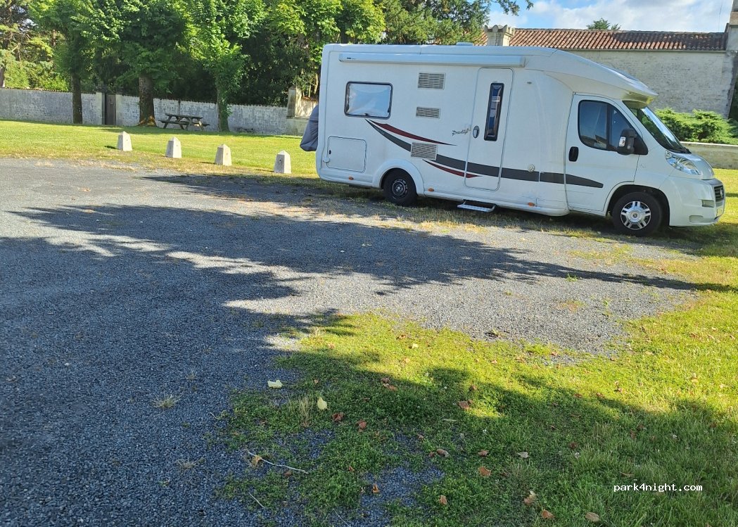 (17770) Sainte-Même - 12 Le Bourg Sud — foto