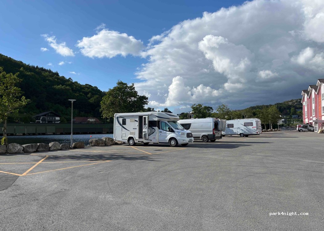 Perrongen Bobilparkering Egersund — foto