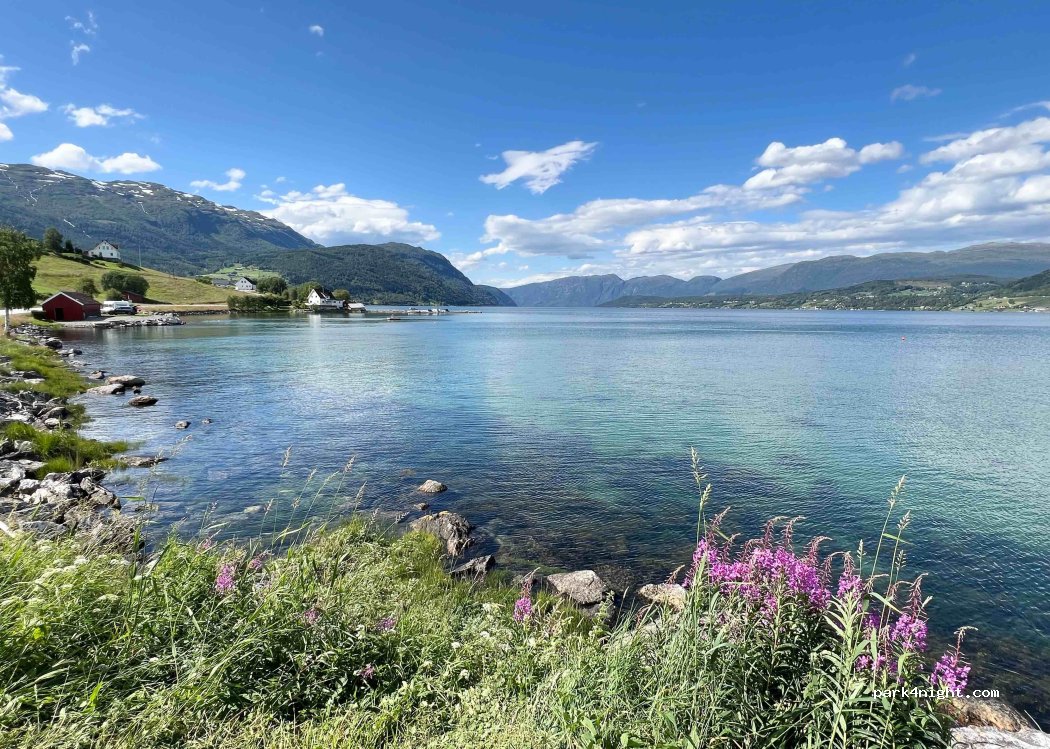 (6823) Sandane - 490 Sørstrandsvegen — foto