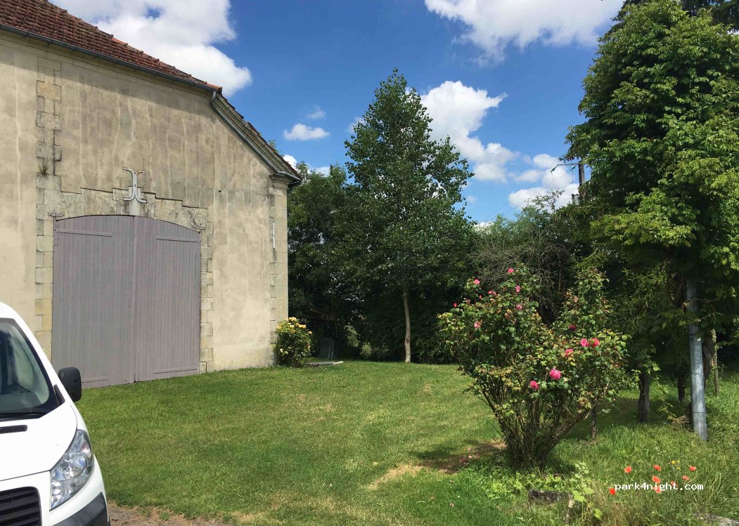 (17520) Saint-Ciers-Champagne - 2 Péraud — foto
