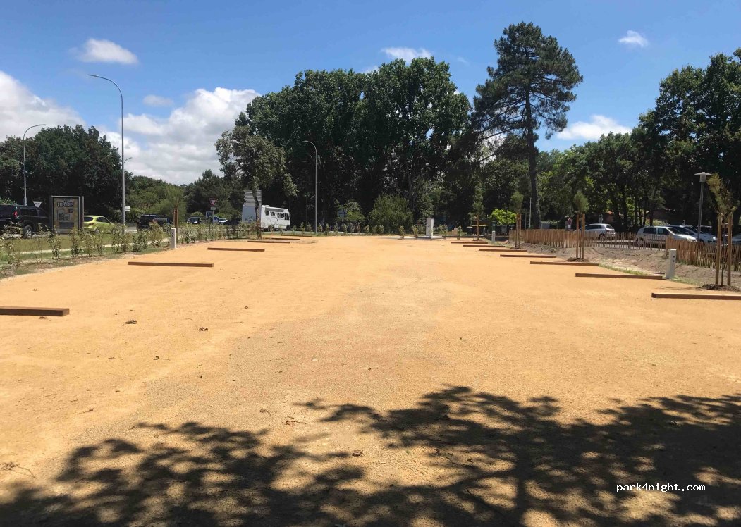 (33740) Arès - 64 Avenue de la Libération — foto