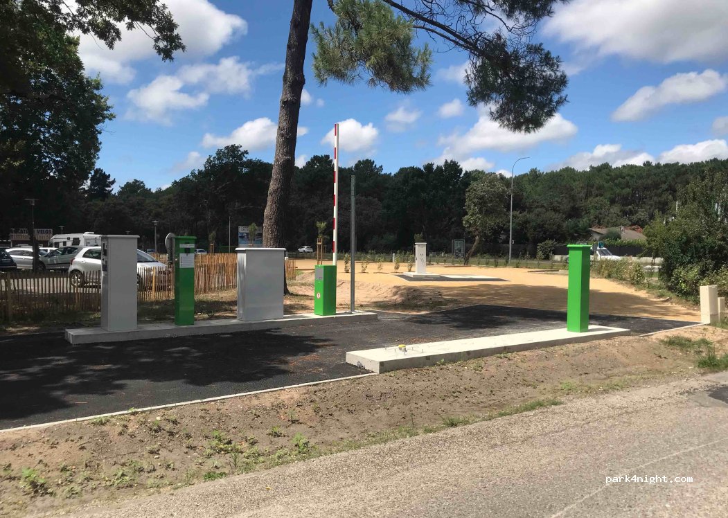 (33740) Arès - 64 Avenue de la Libération — foto 2