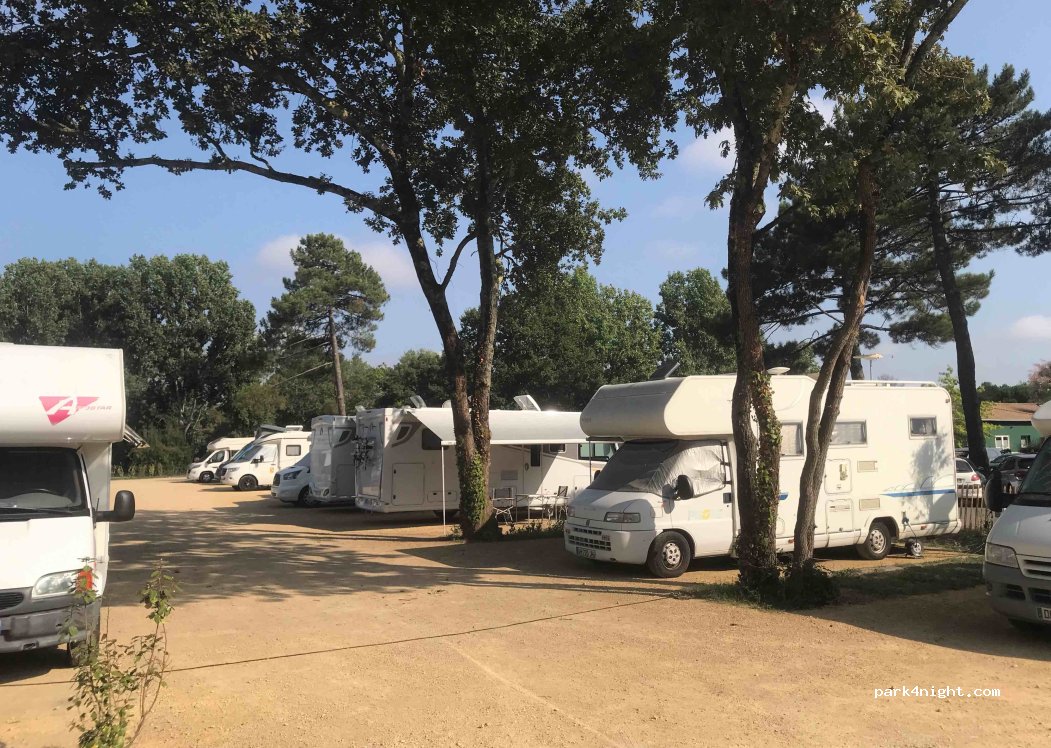 (33740) Arès - 64 Avenue de la Libération — foto 4