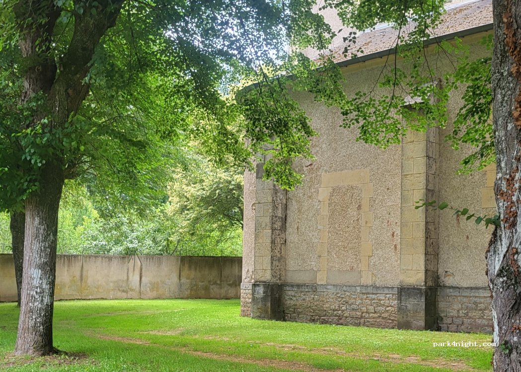 (03360) Saint-Bonnet-Tronçais - 2 Place de l'Église — foto 2