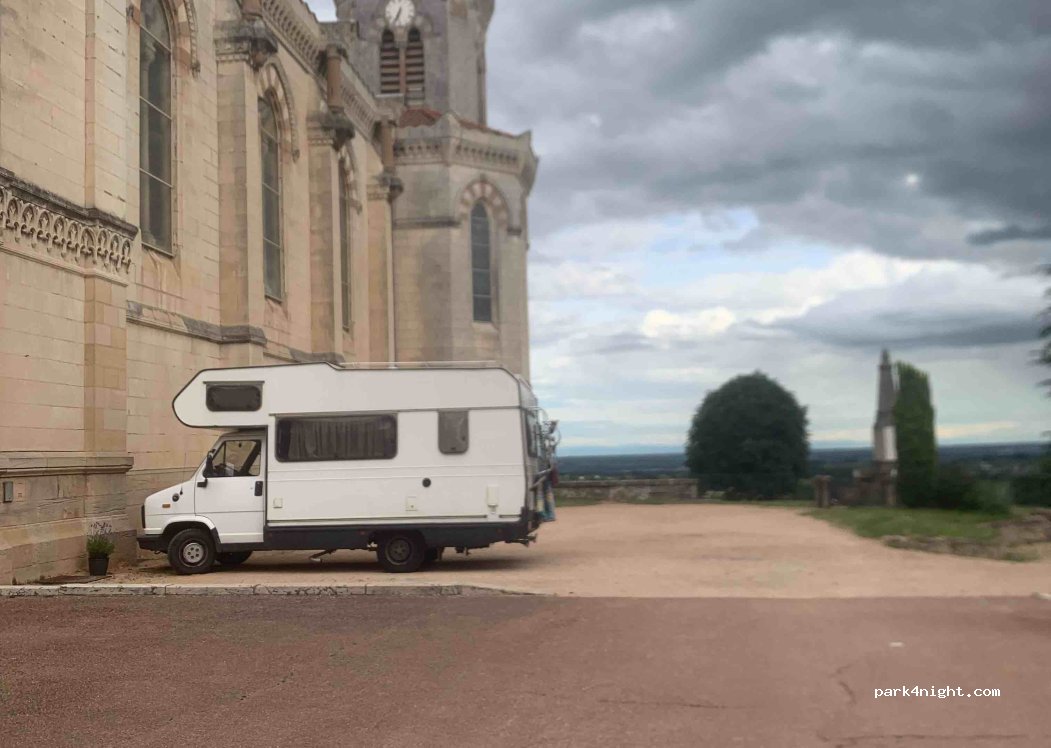 (69430) Régnié-Durette - 60 Place de l'Église — foto
