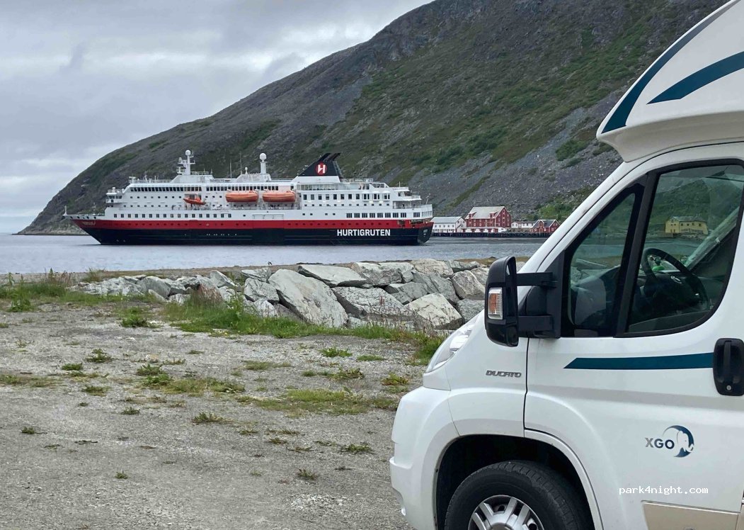 Kjollefjord motorhome parking and carriage space — foto 2