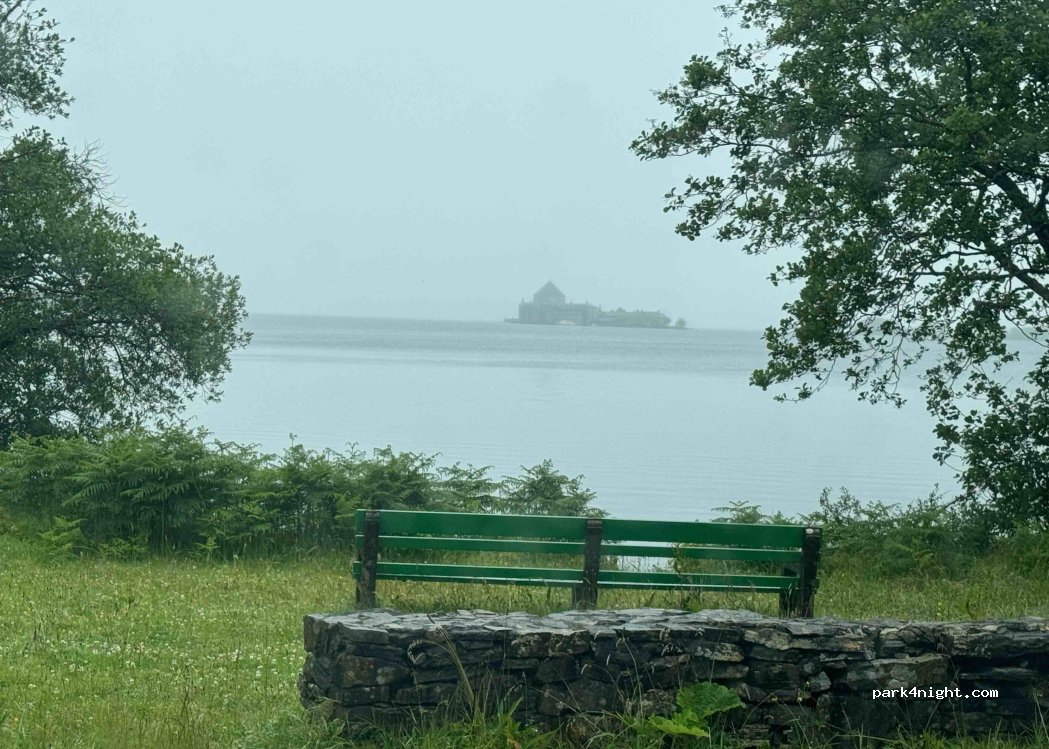 () Station Island - Unnamed Road — foto