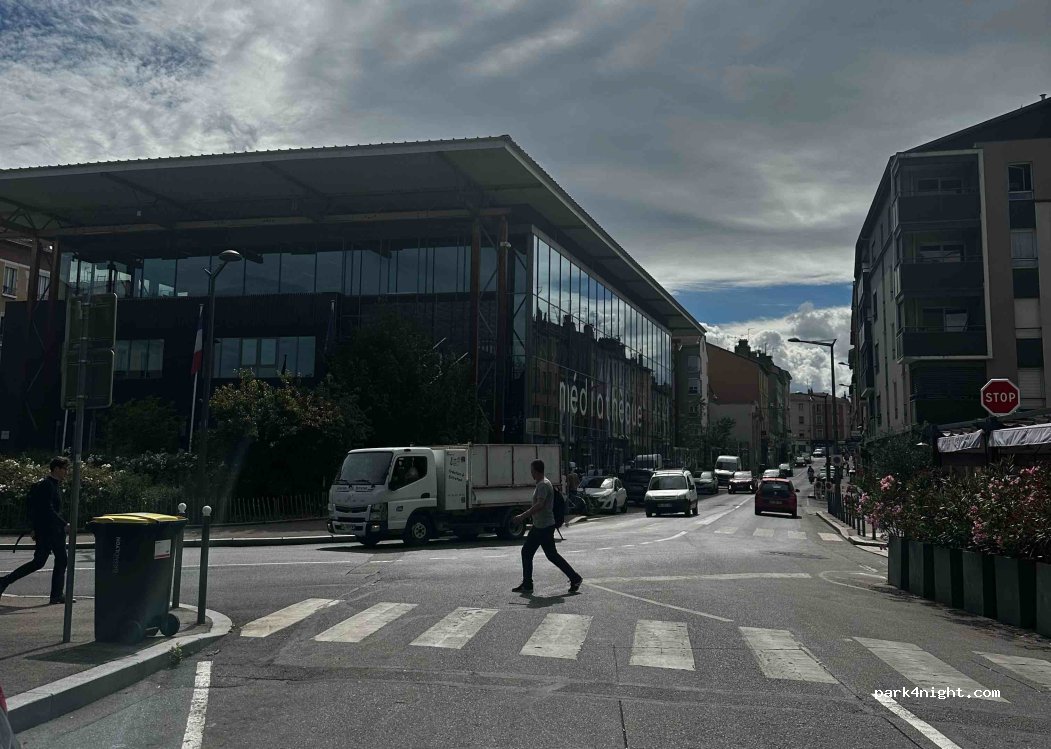 (69600) Oullins-Pierre-Bénite - 34 Rue Pierre Semard — foto 2