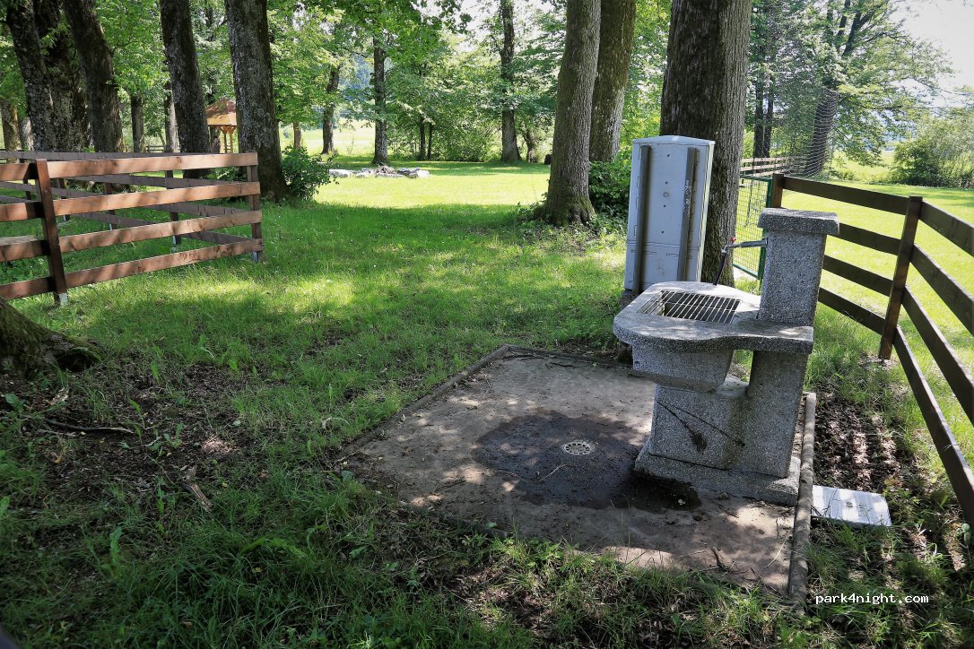 Grajski park Vitez — foto