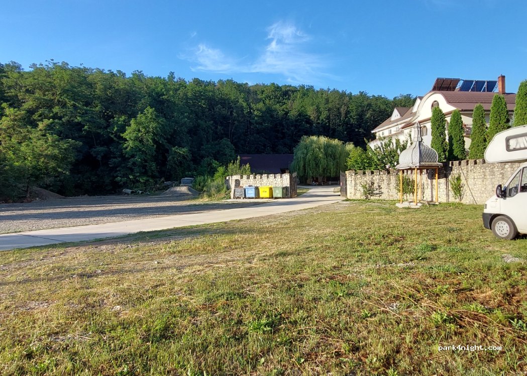 (607661) Cucova - Str Principala — foto