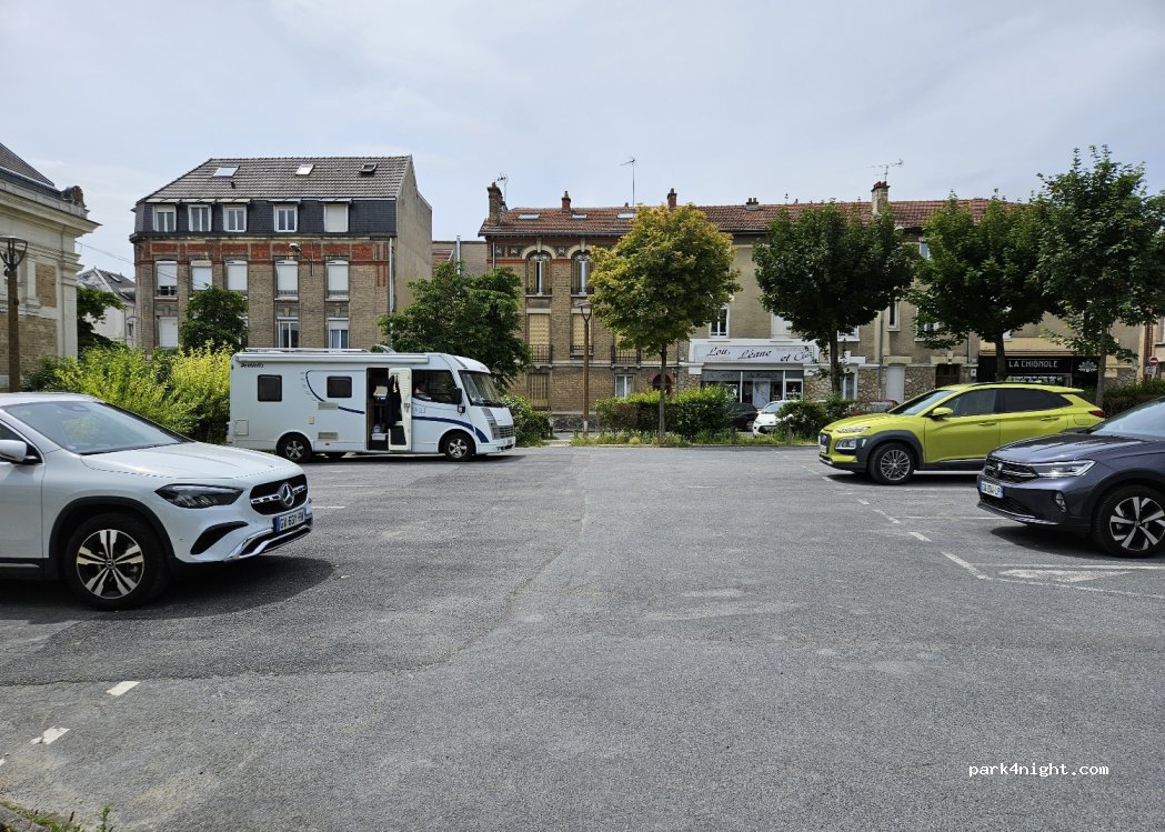 (51100) Reims - 1 Boulevard Jamin — foto
