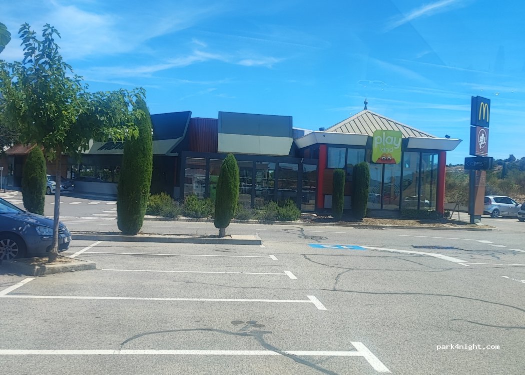 (30133) Les Angles - 1 Avenue de Tavel — foto 2