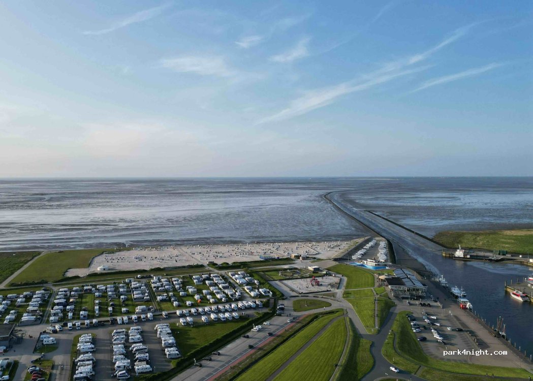 Wohnmobilstellplatz am Campingplatz in Harlesiel — foto