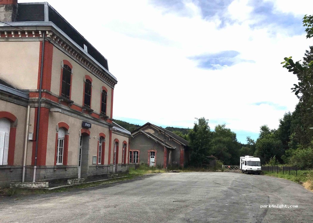 (23200) Aubusson - 1 Avenue de la Gare — foto