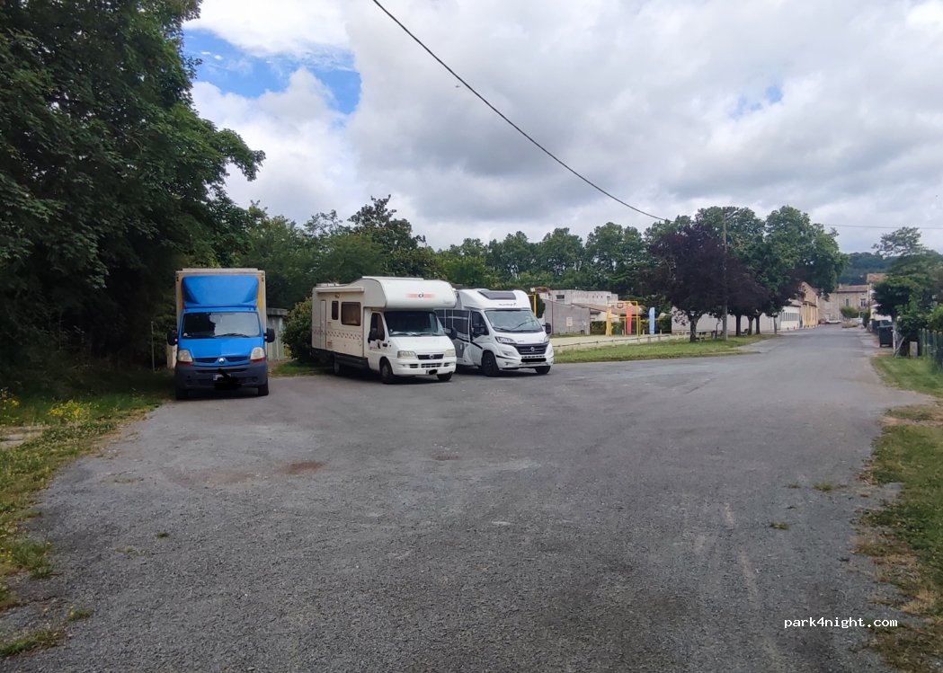 (33220) Port-Sainte-Foy-et-Ponchapt - 6 Rue Jules Ferry — foto
