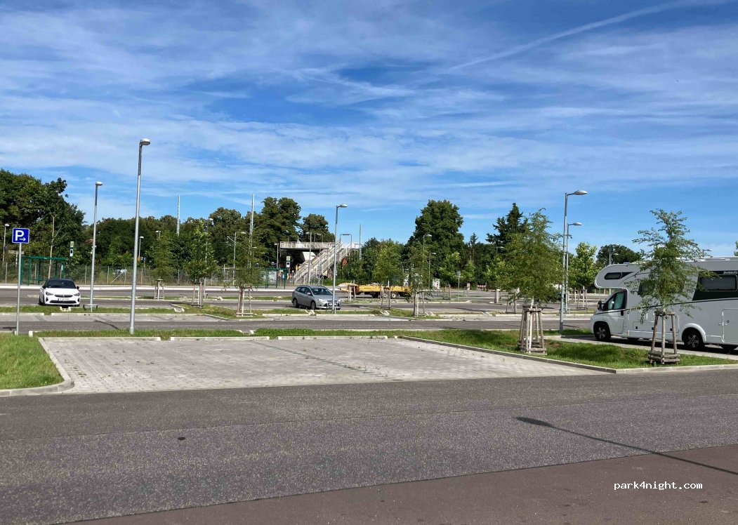 (14476) Potsdam - Fahrländer Allee — foto