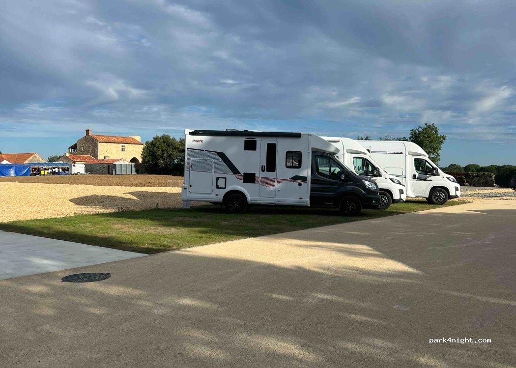 (44310) La Limouzinière - Champ de Foire — foto 4