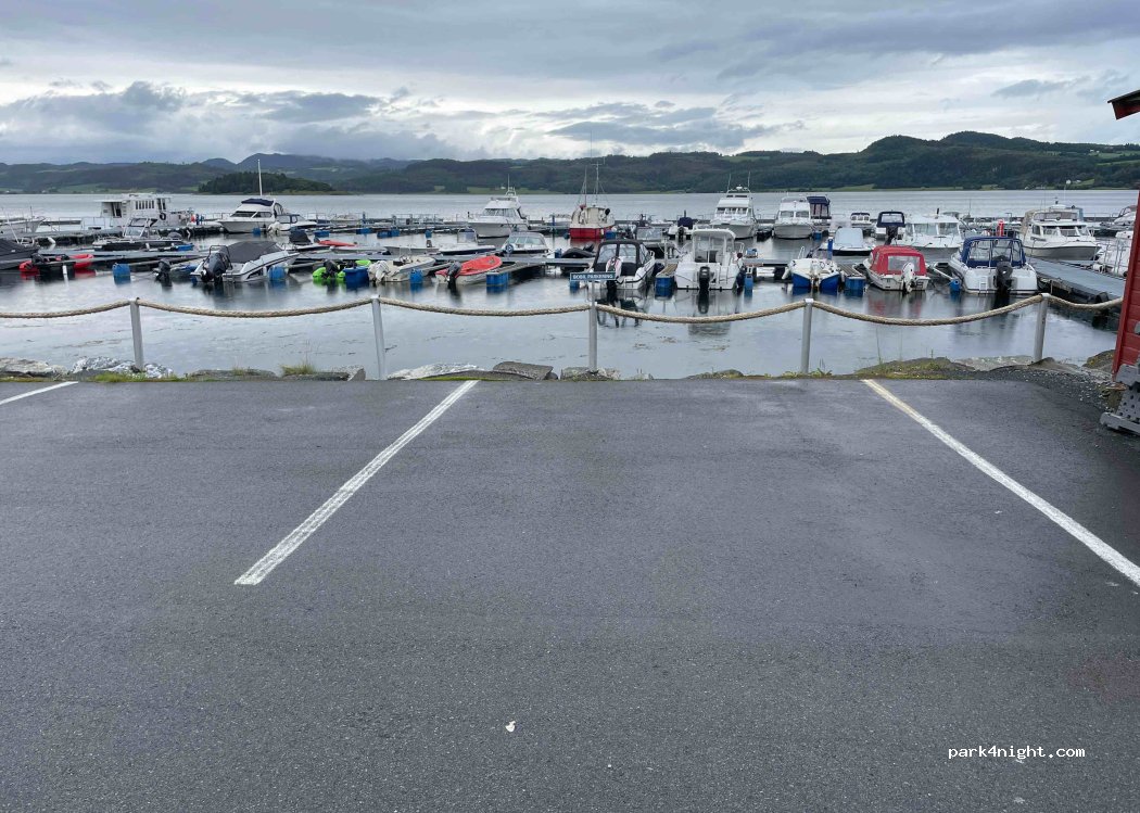 Bobilparkering Straumen båtforening — foto