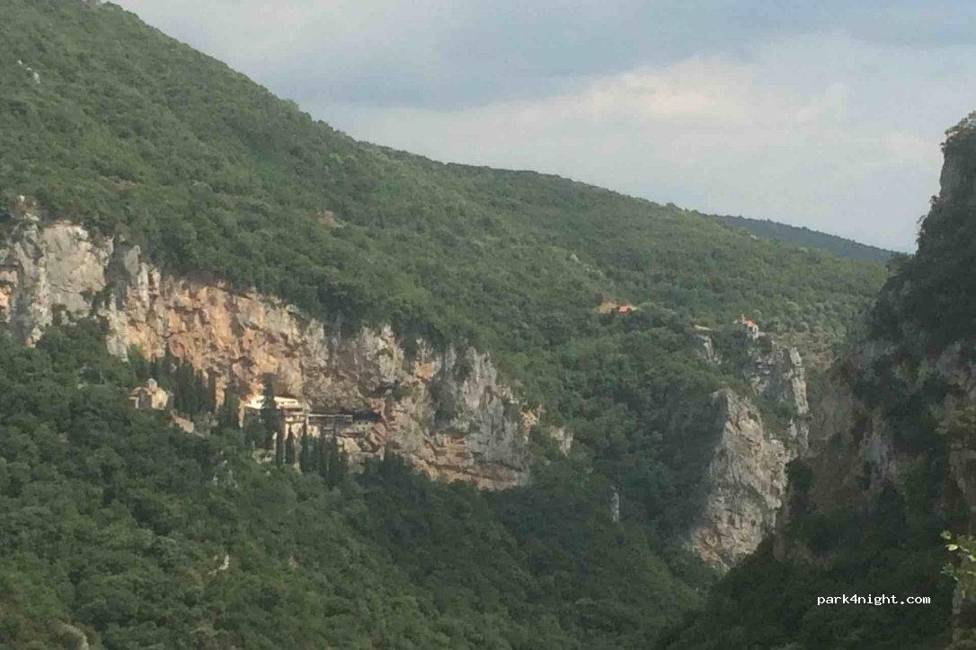 (220 07) Νέα Μονή Φιλοσόφου - Eparchiaki Odos Monon A. Ioannou Prodromou kai Filosofou — foto
