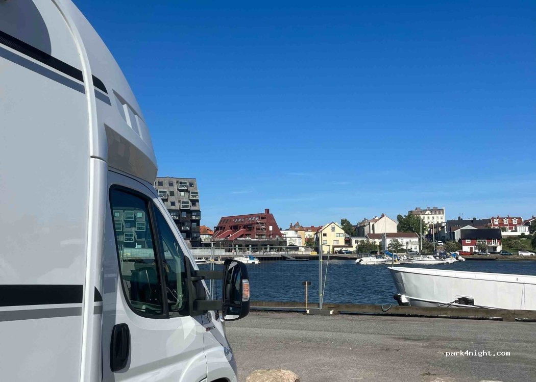 (371 37) Karlskrona - 6B Utövägen — foto