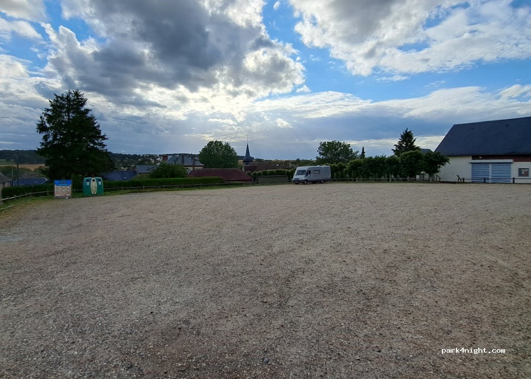 (60860) Saint-Omer-en-Chaussée - 2 Place Michel François Pelletier — foto