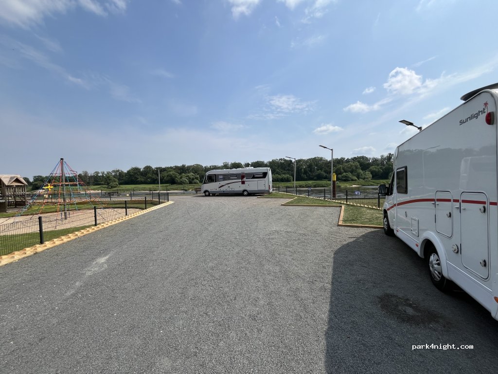Wohnmobilstell- und Parkplatz  „An der Elbe“ — foto 3
