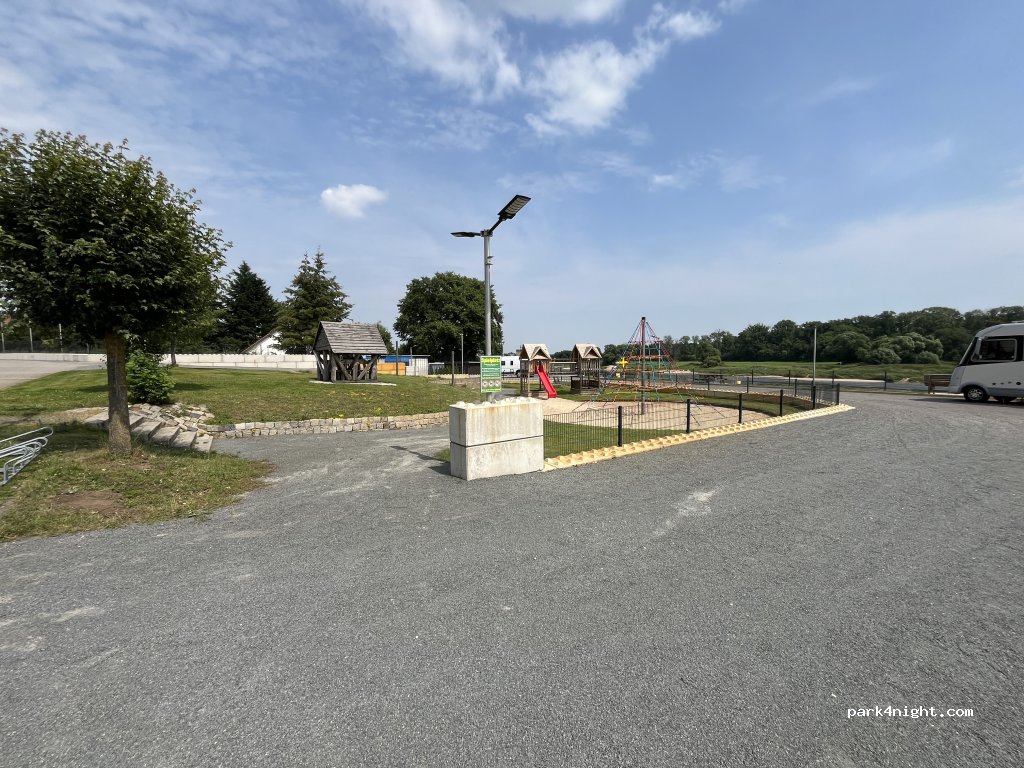 Wohnmobilstell- und Parkplatz  „An der Elbe“ — foto 5