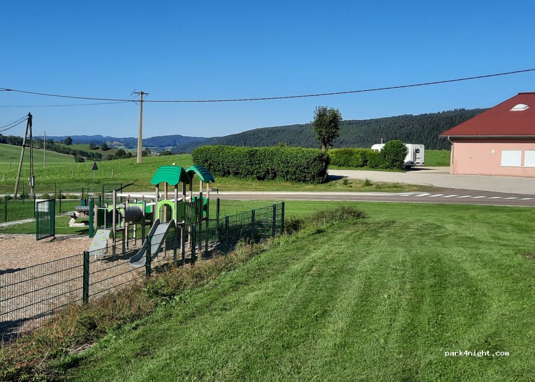 (25650) Maisons-du-Bois-Lièvremont - Rue du Stade — foto 3
