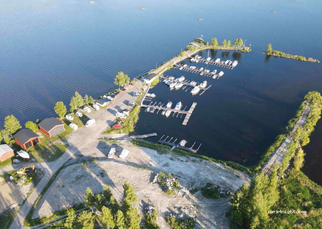 Rundviks båtklubb & ställplatser — foto