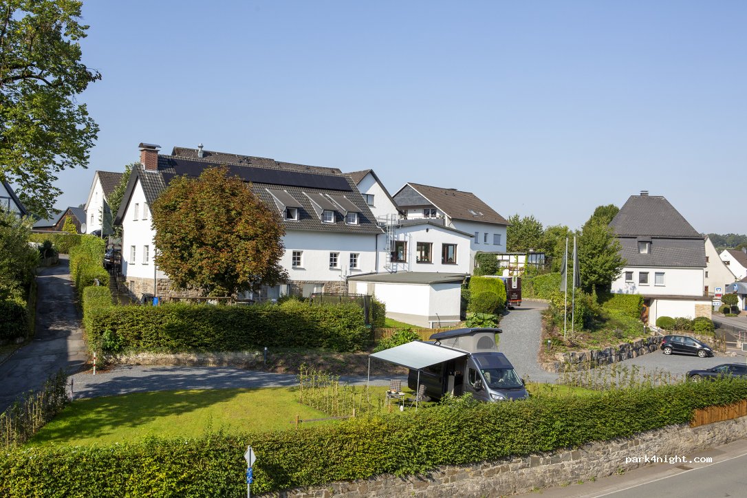 Parken mitten im Dorf — foto 2