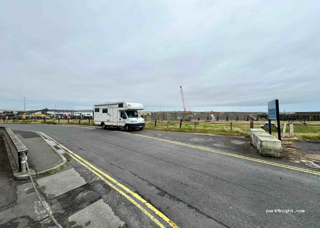 (BN9 9DR) Newhaven - 23 Fort Road — foto