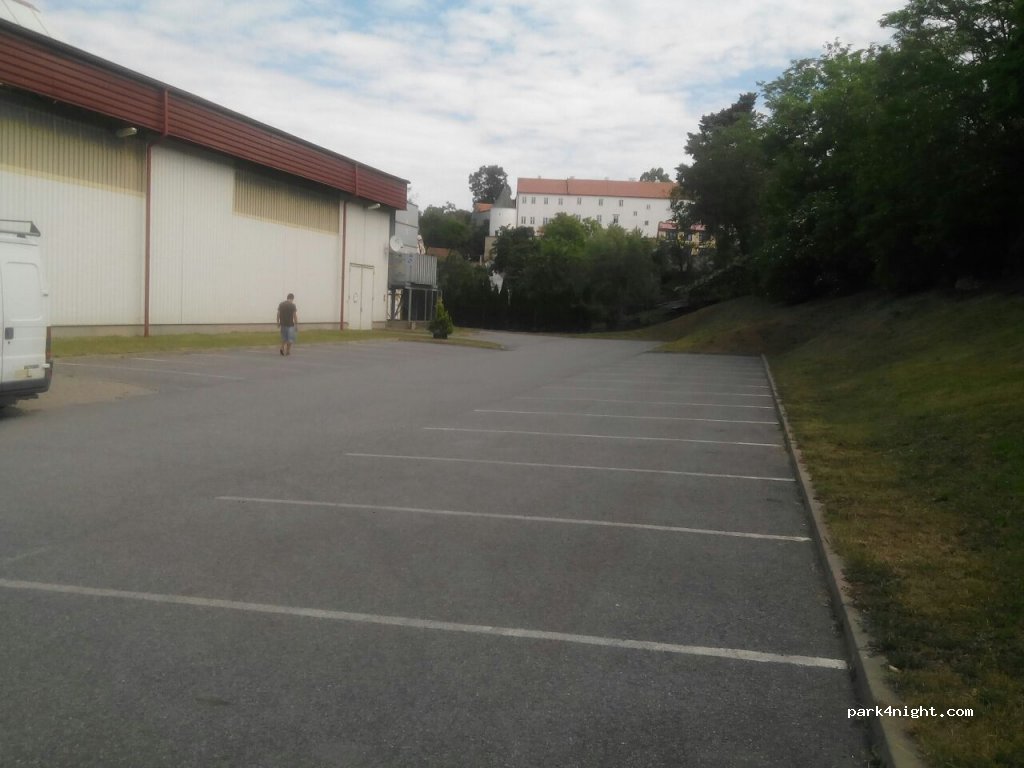 (676 02) Moravské Budějovice - Komenského sady — foto