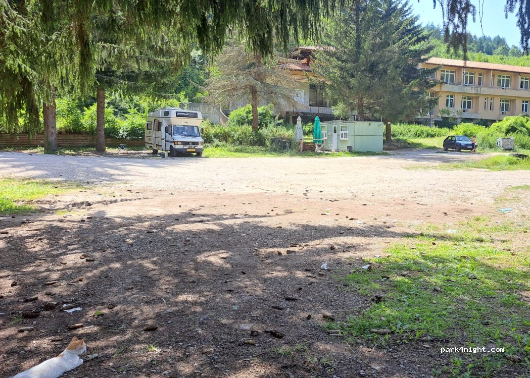 (2465) Lomnitsa - Unnamed Road — foto