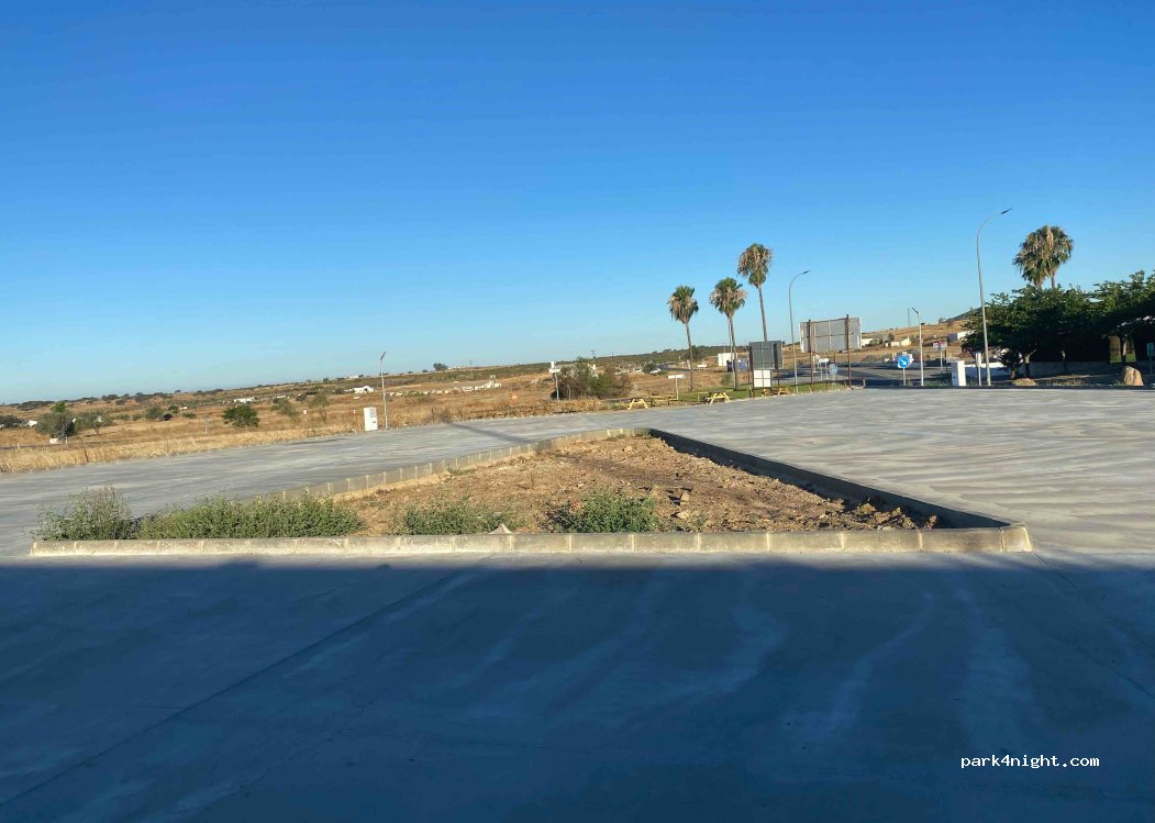 Área Autocaravans Villanueva de los Castillejos — foto 4