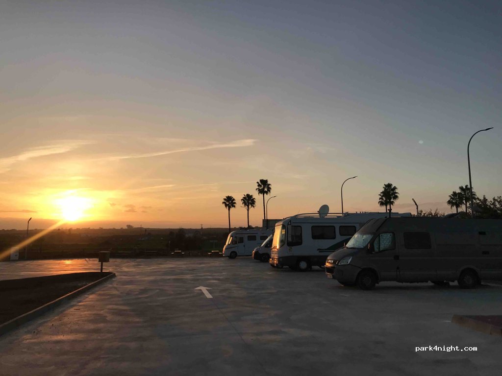 Área Autocaravans Villanueva de los Castillejos — foto 5