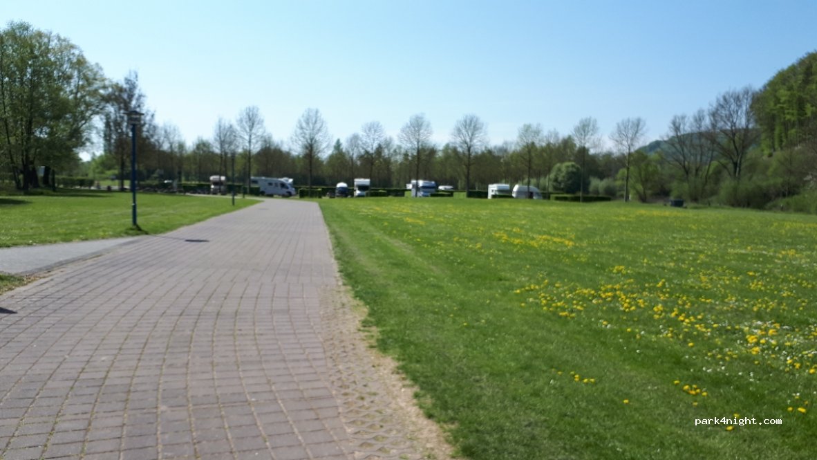Wohnmobilstellplatz Freizeitanlage Höxter-Godelheim — foto 2