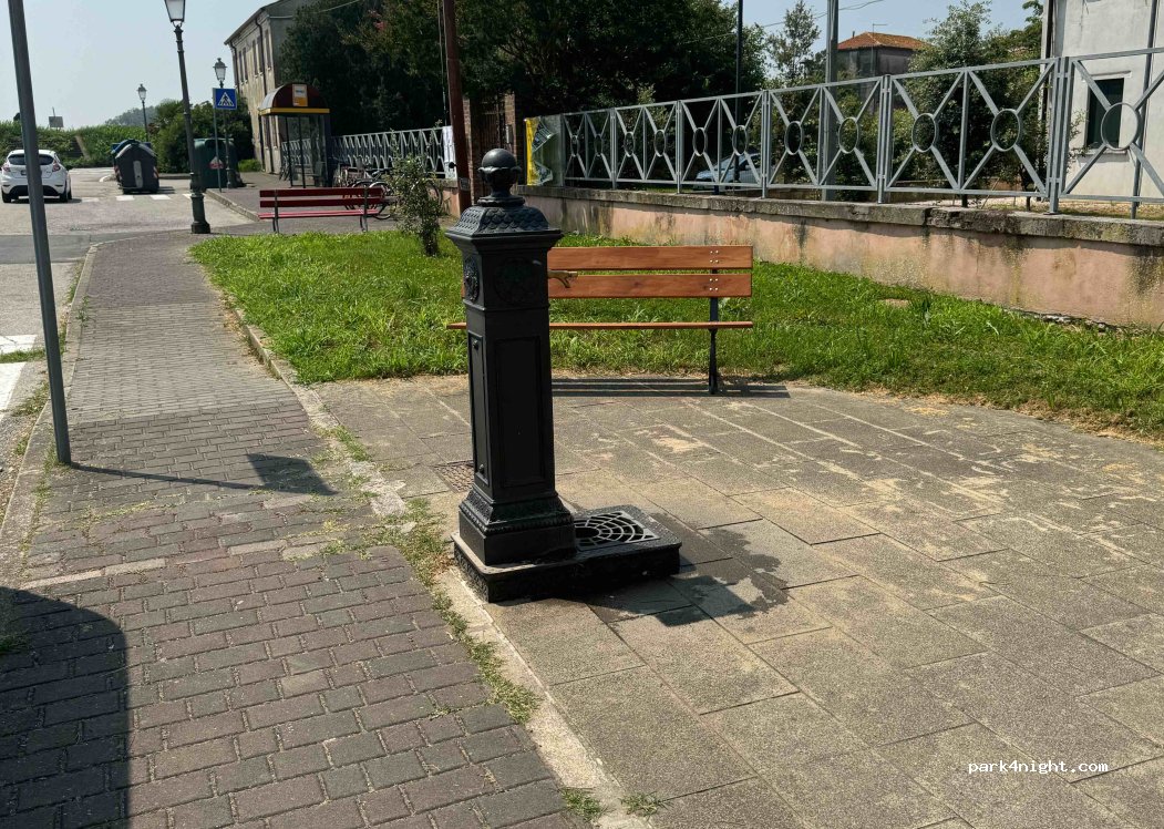 (30015) Cavanella D'adige - 59 Piazza Baldin e Mantovan — foto