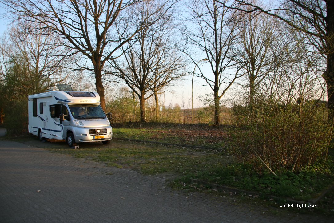 (24613) Aukrug - 1 Zum Sportplatz — foto