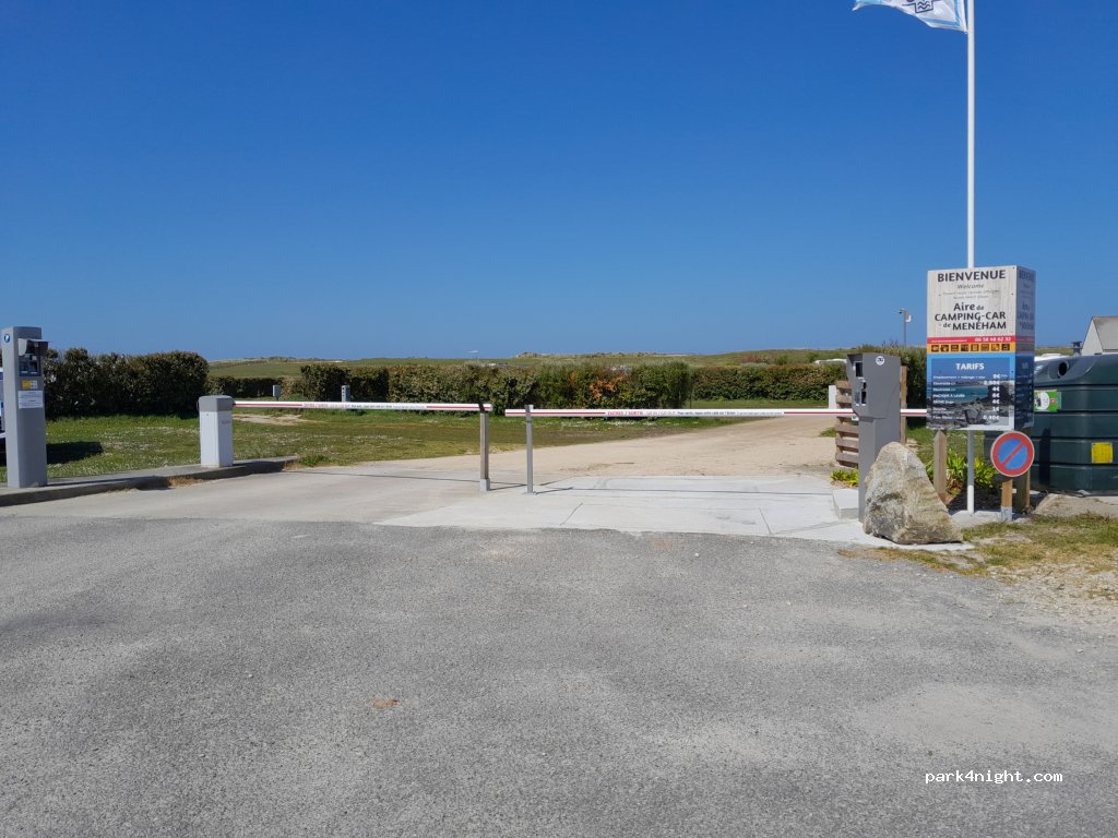 Aire de stationnement et service de Meneham — foto 2