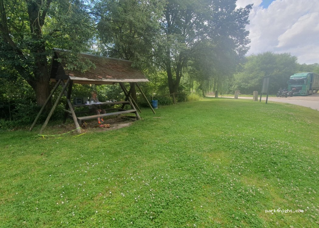 (99718) Westgreußen - Str des Aufbaus — foto 2