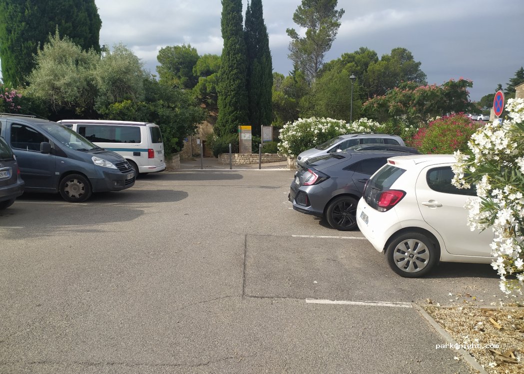 (30133) Les Angles - 1 Boulevard Victor Hugo — foto