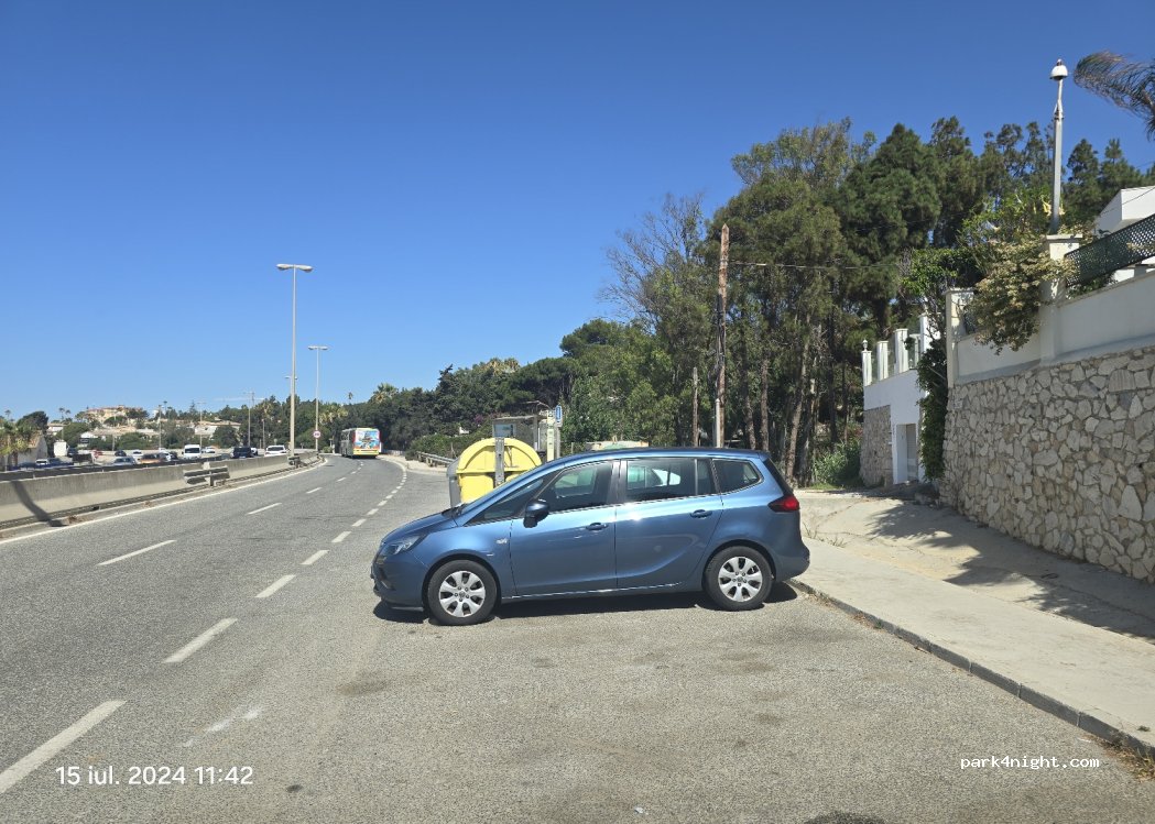 (29649) Málaga - 3 Avenida Luis Peralta — foto